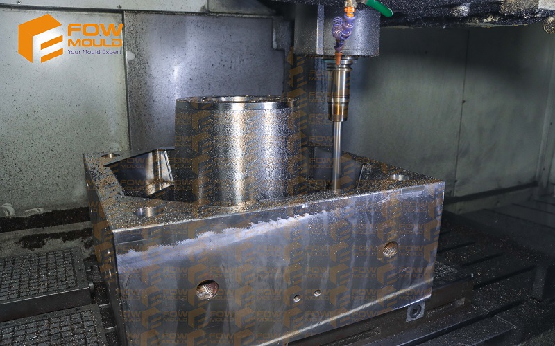 Single-cavity mold